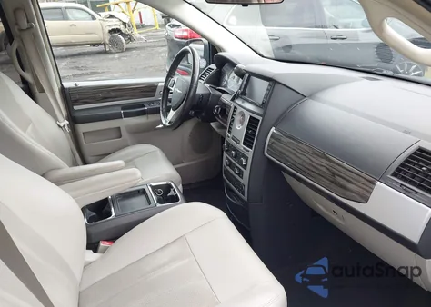 2010 Chrysler Town & Country Touring из США, поврежденный, VIN 2A4RR5D13AR298770